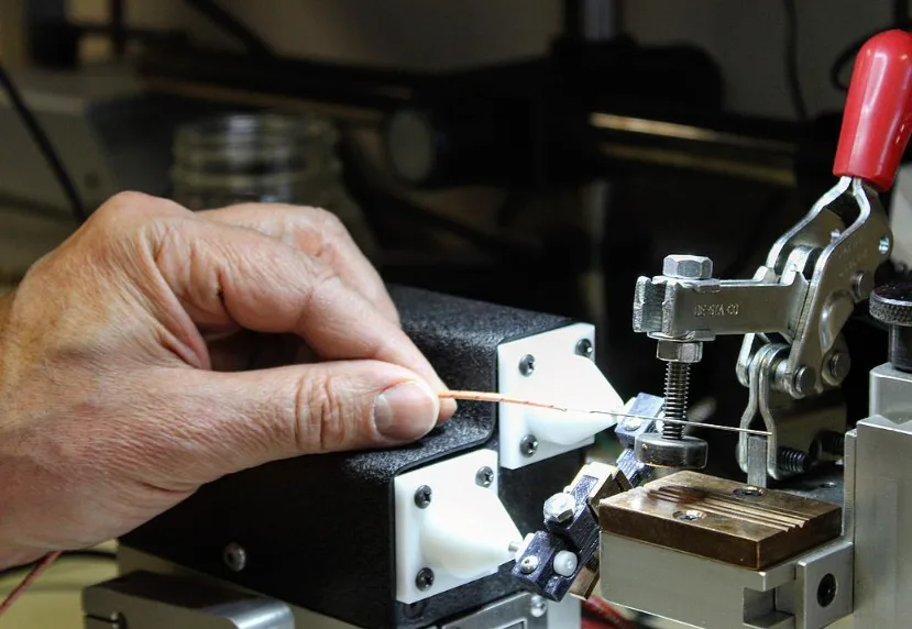 Loading a wire into the fixture